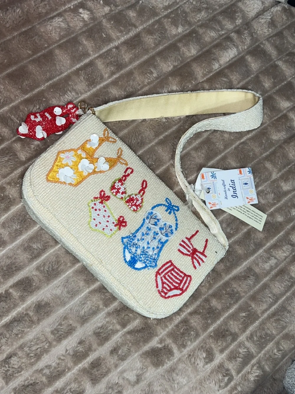 NWT cute Hand-Beaded Cream shoulder Bag